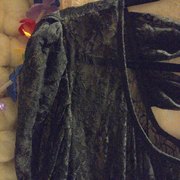 🔥2/$45🔥 NWOT TORRID All lace black top - Picture 2 of 3
